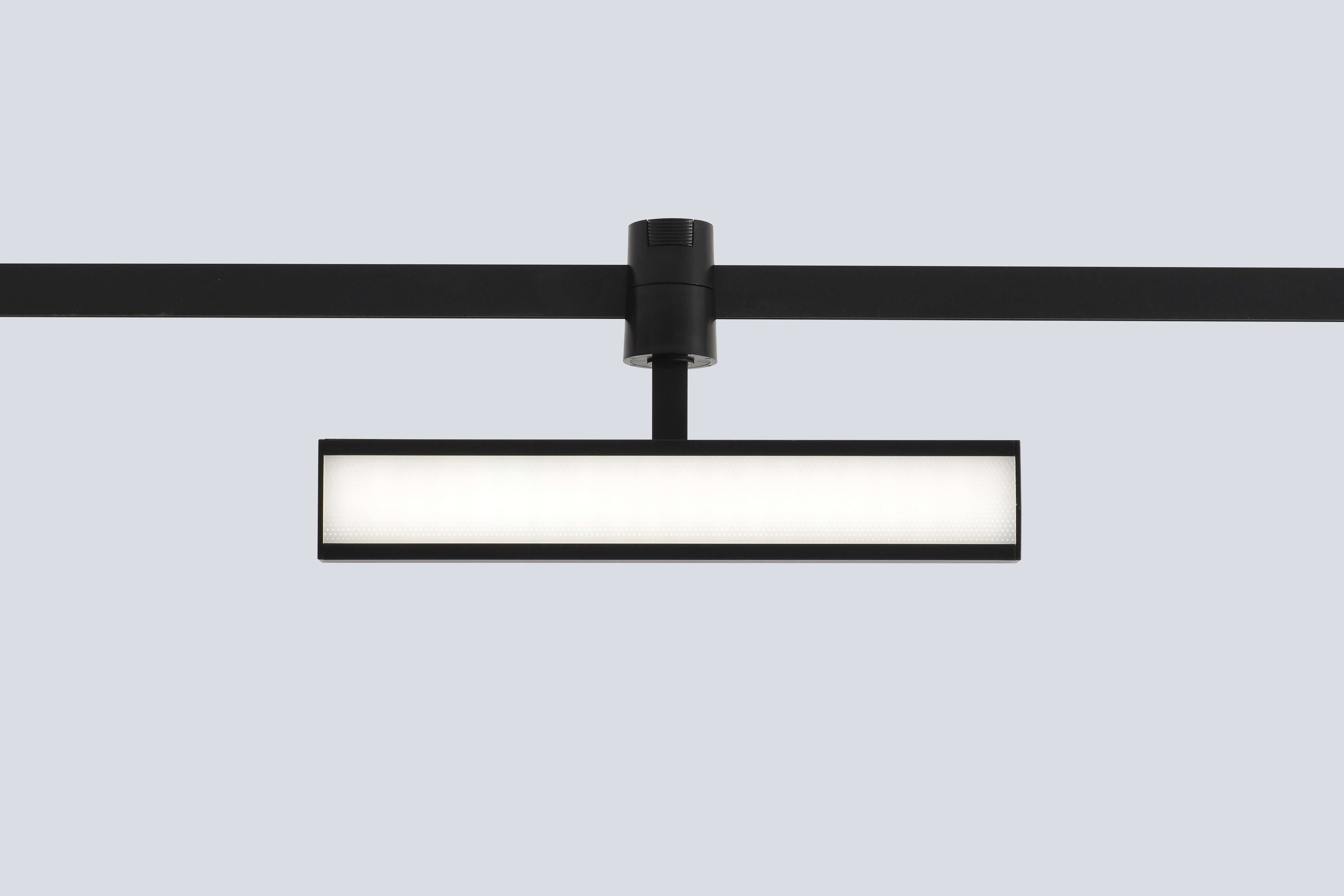 Светильник трековый для гибкой магнитной системы crystal lux clt 0.37 001 10w bl smart